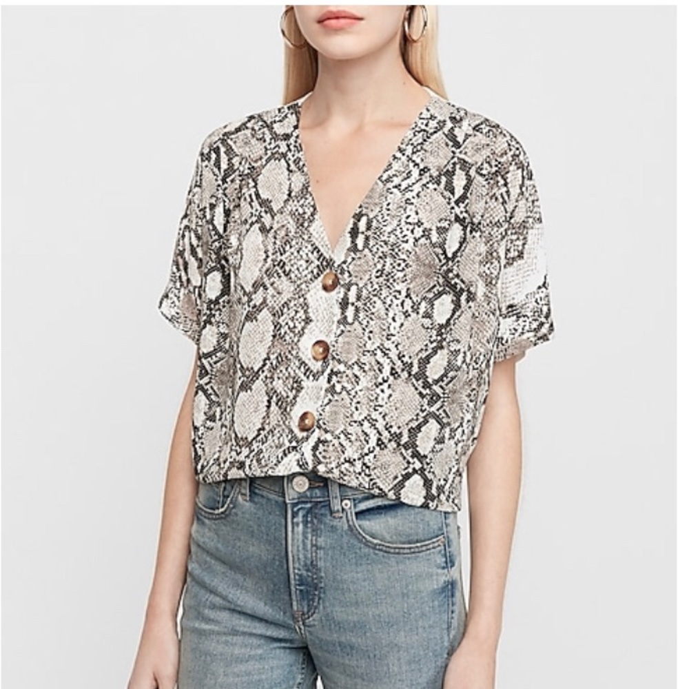 NWT Express M Printed button dolman sleeve tee